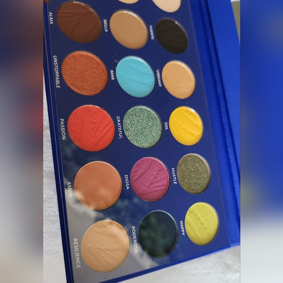 NWOT Tresluce Beauty The I Am Palette Eyeshadow - Picture 11 of 12